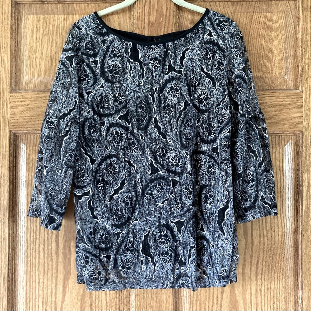 5/$15 Soho Apparel Black, White, & Gray Lace 3/4 Sleeve Top Large